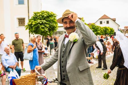 Povorka ob dnevih narodnih noš in oblačilne dedščine (99)